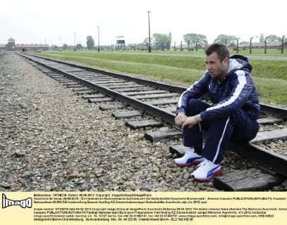 Auschwitz Birkenau 06 06 2012 - Die italienische Nationalmannschaft besucht die Gedenkstätte Auschwitz Buchenwald - Antonio Cassano 