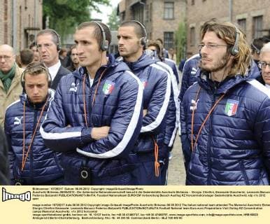 Auschwitz Birkenau 06 06 2012 - Die italienische Nationalmannschaft besucht die Gedenkstätte Auschwitz Birkenau - Giorgio Chiellini, Emanuele Giaccherini, Leonardo Bonucci, Federico Balzaretti 