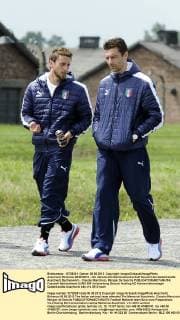 Auschwitz Birkenau 06 06 2012 - Die italienische Nationalmannschaft besucht die Gedenkstätte Auschwitz Buchenwald - Claudio Marchisio, Morgan De Sanctis 
