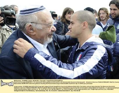 Auschwitz Birkenau 06 06 2012 - Die italienische Nationalmannschaft besucht die Gedenkstätte Auschwitz Buchenwald - Sebastian Giovinco 