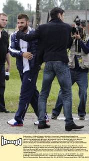 Auschwitz Birkenau 06 06 2012 - Die italienische und die niederländische Nationalmannschaft besucht die Gedenkstätte Auschwitz Buchenwald - Mark Van Bommel (NED) und Antonio Nocerino (ITA) 
