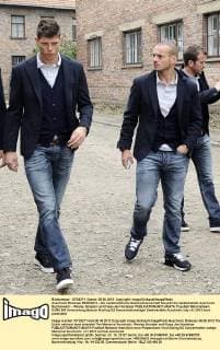 Auschwitz Birkenau 06 06 2012 - Die niederländische Nationalmannschaft besucht die Gedenkstätte Auschwitz Buchenwald - Wesley Sneijder und Klaas-Jan Huntelaar 