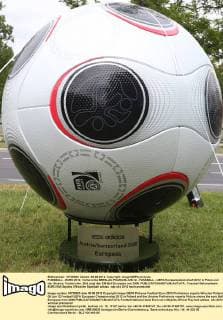 FUSSBALL - EURO 2012, Vorberichte BRESLAU,POLEN,06.JUN.12 - FUSSBALL - UEFA Europameisterschaft 2012 in Polen und der Ukraine, Vorberichte. Bild zeigt den EM-Ball Europass von 2008. 