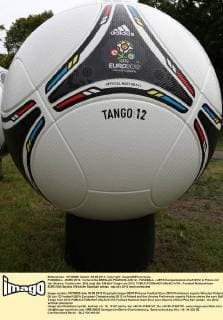 FUSSBALL - EURO 2012, Vorberichte BRESLAU,POLEN,06.JUN.12 - FUSSBALL - UEFA Europameisterschaft 2012 in Polen und der Ukraine, Vorberichte. Bild zeigt den EM-Ball Tango von 2012. 