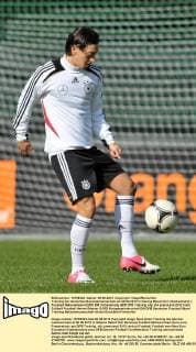 Training der deutschen Nationalmannschaft am 06.06.2012 in Danzig Mesut Özil ( Deutschland )
