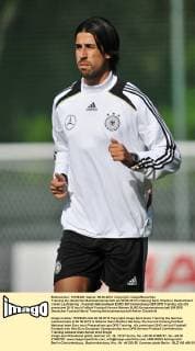 Training der deutschen Nationalmannschaft am 06.06.2012 in Danzig Sami Khedira ( Deutschland ) beim Lauftraining