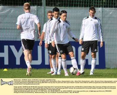 Training der deutschen Nationalmannschaft am 06.06.2012 in Danzig Marco Reus ( Deutschland ), links - Mesut Özil ( Deutschland ), mitte - Miroslav Klose ( Deutschland ), rechts