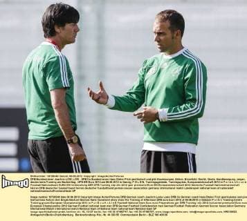 DFB Bundestrainer Joachim LÖW, LÖW , DFB Co Bundestrainer Hans Dieter Flick gestikuliert und gibt Anweisungen, Aktion, Einzelbild, Gestik, Geste, Handbewegung, zeigen, deuten beim Training am Nachmittag , DFB EM Euro 2012 am 06.06.2012 in Danzig, P O L E N, Trainingsgelände, Trainingsplatz, Europameisterschaft 2012 in P o l e n, U k r a i n e