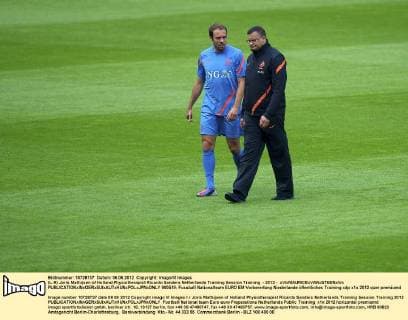 (L-R) Joris Mathijsen of Holland,Physiotherapist Ricardo Sanders Netherlands Training Session Training - 2012 - xVIxMAURICExVANxSTEENxIVx 960519