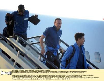 Franck RIBERY - Samir NASRI - Ankunft der französischen Nationalmannschaft auf dem Flughafen von Donezk xAnthonyBibardxFEPxPanoramicx 