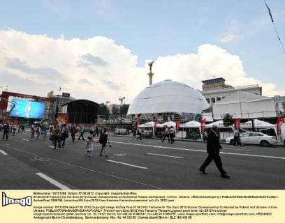 07.06.2012 Fanzone for the Euro 2012 soccer championship co-hosted by Poland and Ukraine, in Kiev, Ukraine. xMaloletkaxEvgeniyx  ActionPlus11286788