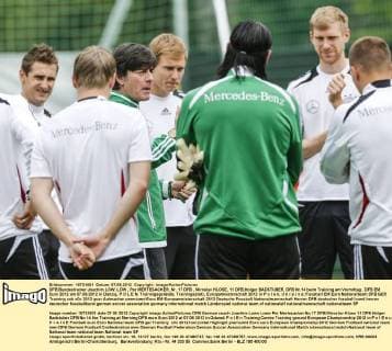 DFB Bundestrainer Joachim LÖW, LÖW , Per MERTESACKER, Nr. 17 DFB , Miroslav KLOSE, 11 DFB,Holger BADSTUBER, DFB Nr.14 beim Training am Vormittag , DFB EM Euro 2012 am 07.06.2012 in Danzig, P O L E N, Trainingsgelände, Trainingsplatz, Europameisterschaft 2012 in P o l e n, U k r a i n e