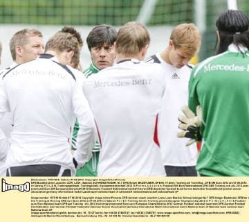 DFB Bundestrainer Joachim LÖW, LÖW , Bastian SCHWEINSTEIGER, Nr.7 DFB,Holger BADSTUBER, DFB Nr.14 beim Training am Vormittag , DFB EM Euro 2012 am 07.06.2012 in Danzig, P O L E N, Trainingsgelände, Trainingsplatz, Europameisterschaft 2012 in P o l e n, U k r a i n e