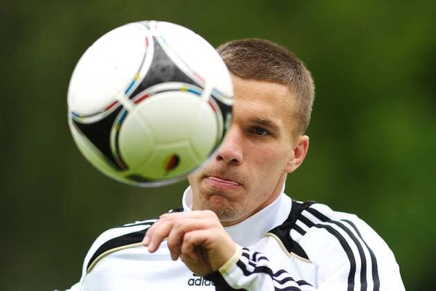 Danzig, Training, Nationalteam Deutschland: Lukas Podolski PILKA BALL TANGO 12  20120607_PF_PM043
