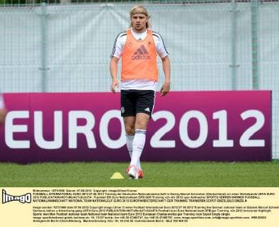 FUSSBALL INTERNATIONAL EURO 2012 07.06.2012 Training der Deutschen Nationalmannschaft in Danzig Marcel Schmelzer (Deutschland) vor einer Werbebande UEFA EURO 2012 