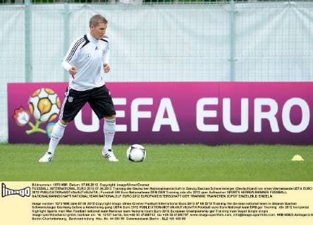FUSSBALL INTERNATIONAL EURO 2012 07.06.2012 Training der Deutschen Nationalmannschaft in Danzig Bastian Schweinsteiger (Deutschland) vor einer Werbebande UEFA EURO 2012 