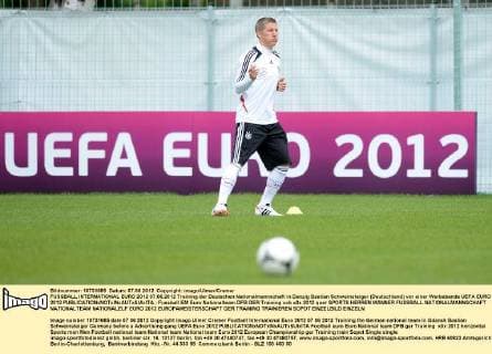 FUSSBALL INTERNATIONAL EURO 2012 07.06.2012 Training der Deutschen Nationalmannschaft in Danzig Bastian Schweinsteiger (Deutschland) vor einer Werbebande UEFA EURO 2012 