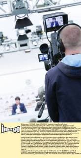 DFB Bundestrainer Joachim LÖW, LÖW Trainer, Coach, Cheftrainer, Headcoach bei der Pressekonferenz, Portrait, Porträt Einzelbild, Geste, Gestik, Mimik , DFB EM Euro 2012 am 07.06.2012 in Danzig, P O L E N, Trainingsgelände, Trainingsplatz, Europameisterschaft 2012 in P o l e n, U k r a i n e