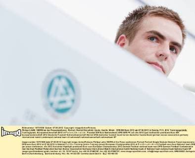 Philipp LAHM, 16DFB bei der Pressekonferenz, Portrait, Porträt Einzelbild, Geste, Gestik, Mimik , DFB EM Euro 2012 am 07.06.2012 in Danzig, P O L E N, Trainingsgelände, Trainingsplatz, Europameisterschaft 2012 in P o l e n, U k r a i n e