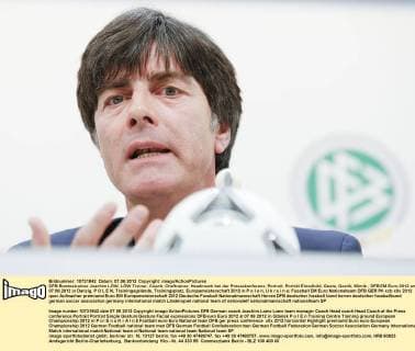 DFB Bundestrainer Joachim LÖW, LÖW Trainer, Coach, Cheftrainer, Headcoach bei der Pressekonferenz, Portrait, Porträt Einzelbild, Geste, Gestik, Mimik , DFB EM Euro 2012 am 07.06.2012 in Danzig, P O L E N, Trainingsgelände, Trainingsplatz, Europameisterschaft 2012 in P o l e n, U k r a i n e
