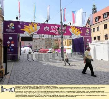 FUSSBALL - EURO 2012, Vorberichte BRESLAU,POLEN,07.JUN.12 - FUSSBALL - UEFA Europameisterschaft 2012 in Polen und der Ukraine, Vorberichte. Bild zeigt den Eingang zur Fanzone. 