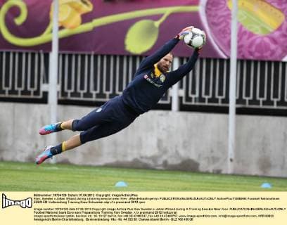 Kiev, Sweden s Johan Wiland during a training session near Kiev xMaloletkaxEvgeniyx  ActionPlus11286968