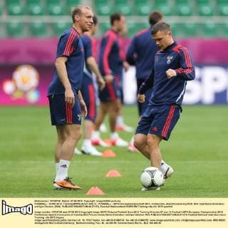 FUSSBALL - EURO 2012, Training BRESLAU,07.JUN.12 - FUSSBALL - UEFA Europameisterschaft 2012, Vorberichte, Abschlusstraining RUS. Bild zeigt Denis Glushakov und Igor Denisov (RUS). 