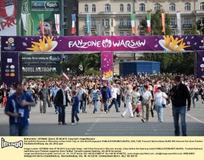 Gut gefüllte Fanzone in Warschau schon einen Tag vor dem Eröffnungsspiel  D30_7120