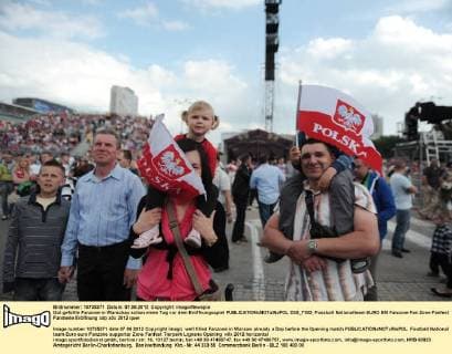 Gut gefüllte Fanzone in Warschau schon einen Tag vor dem Eröffnungsspiel  D30_7182