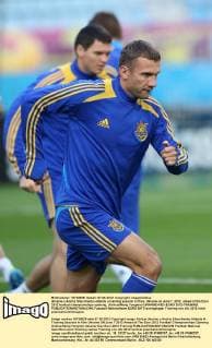 Ukraine s Andriy Shevchenko attends a training session in Kiev, Ukraine on June 7, 2012, ahead of the Euro 2012 football championships opening. (Xinhua Meng Yongmin) UKRAINE-KIEV-EURO 2012-TRAINING 
