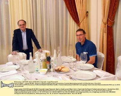 Noel LE GRAET - Laurent BLANC - Besuch im Mannschaftshotel der französischen Fussball-Nationalmannschaft in Kirsha (Ukraine) Euro 2012 xAnthonyBibardxFEPxPanoramicx 