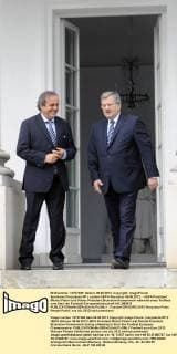 Spotkanie Prezydenta RP z szefem UEFA Warschau 08.06.2012. - UEFA-Präsident Michel Platini und Polens Präsident Bronislaw Komorowski während eines Treffens zum Start der Fussball-Europameisterschaft blfi_080612 