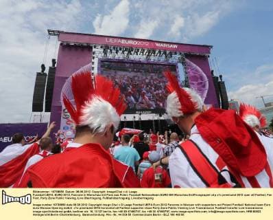 Fussball UEFA, EURO 2012, Fanzone in Warschau mit Fans aus Polen