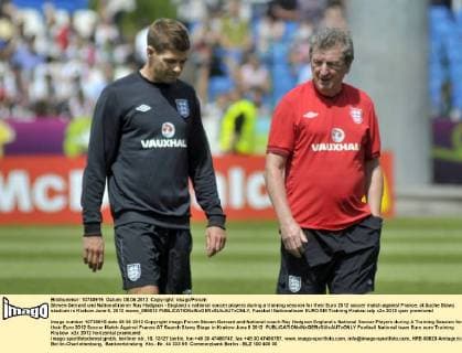 Steven Gerrard und Nationaltrainer Roy Hodgson - England s national soccer players during a training session for their Euro 2012 soccer match against France, at Suche Stawy stadium in Krakow June 8, 2012 mawo_080612 