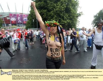WARSCHAU EM EURO - Protest von Femen Aktivistinnen gegen die EM.  AM080612_51
