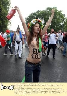 WARSCHAU EM EURO - Protest von Femen Aktivistinnen gegen die EM.  AM080612_52