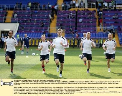FUSSBALL - EURO 2012, NED vs DEN, Training KHARKIV,UKRAINE,08.JUN.12 - FUSSBALL - UEFA Europameisterschaft 2012 in Polen und der Ukraine, Länderspiel, Niederlande vs Dänemark Vorberichte, Abschlusstraining DEN. Bild zeigt Spieler von DEN. 