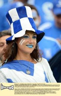 FUSSBALL EUROPAMEISTERSCHAFT 2012 VORRUNDE - Griechenland 08.06.2012 Weiblicher griechischer Fan  FUL2080612005