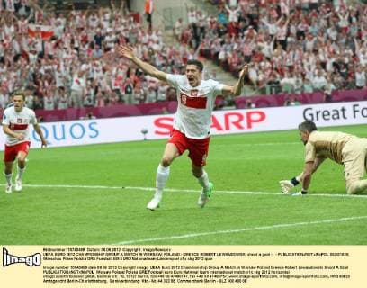 UEFA EURO 2012 CHAMPIONSHIP GROUP A MATCH IN WARSAW: POLAND - GREECE ROBERT LEWANDOWSKI shoot a goal - -  0S3G1929