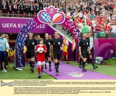 08.06.2012, Nationalstadion, Warschau, POL, UEFA EURO 2012, Polen vs Griechenland, Gruppe A, im Bild Referee Carlos Velasco Carballo of Spain during the UEFA Euro 2012 Group A Match between Poland and Greece at the National Stadium Warsaw, Poland on 2012 06 08.
