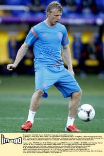 FUSSBALL - EURO 2012, NED vs DEN, Training KHARKIV,UKRAINE,08.JUN.12 - FUSSBALL - UEFA Europameisterschaft 2012 in Polen und der Ukraine, Länderspiel, Niederlande vs Dänemark Vorberichte, Abschlusstraining NED. Bild zeigt Dirk Kuyt (NED). 