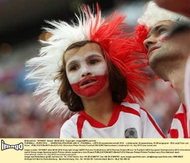 FUSSBALL - EURO 2012, - WARSCHAU,POLEN,08.JUN.12 - FUSSBALL - UEFA Europameisterschaft 2012 - Länderspiel, Gruppenphase, Eröffnungsspiel - Bild zeigt Fans von Polen - 