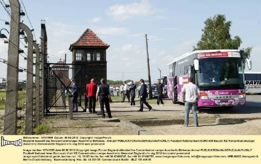 England besucht das Konzentrationslager Auschwitz Birkenau - Ankunft 