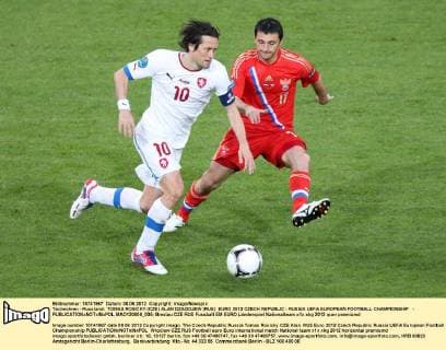 Tschechien - Russland: TOMAS ROSICKY (CZE) ALAN DZAGOJEW (RUS) EURO 2012 CZECH REPUBLIC - RUSSIA UEFA EUROPEAN FOOTBALL CHAMPIONSHIP -  MAO120608_005