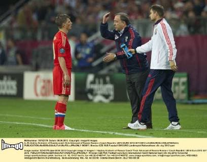 (L-R) Andrey Arshavin of Russia,coach Dick Advocaat of Russia Russia v Czech Republic UEFA EURO 2012 2011 2012 xVIxMAURICExVANxSTEENxIVx 963817