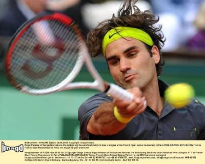 Roger Federer of Switzerland returns the ball during the semifinal match of men s singles at the French Open tennis tournament in Paris 