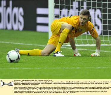 Przemyslaw Tyton, goalkeeper of Poland competes during the Group A match against Greece at the Euro 2012 football championship in Warsaw, Poland, June 8, 2012. (Xinhua Ma Ning) (jyc) POLAND-WARSAW-EURO 2012 FOOTBALL CHAMPIONSHIP-POLAND VS GREECE 