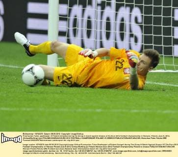 Przemyslaw Tyton, goalkeeper of Poland competes during the Group A match against Greece at the Euro 2012 football championship in Warsaw, Poland, June 8, 2012. (Xinhua Ma Ning) (jyc) POLAND-WARSAW-EURO 2012 FOOTBALL CHAMPIONSHIP-POLAND VS GREECE 