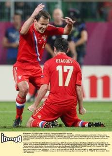 FUSSBALL - EURO 2012, RUS vs CZE BRESLAU,POLEN,08.JUN.12 - FUSSBALL - UEFA Europameisterschaft 2012 in Polen und der Ukraine, Länderspiel, Gruppenphase, Russland vs Tschechien. Bild zeigt den Jubel von Konstantin Zyryanov und Alan Dzagoev (RUS). 