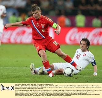 FUSSBALL - EURO 2012, RUS vs CZE BRESLAU,POLEN,08.JUN.12 - FUSSBALL - UEFA Europameisterschaft 2012 in Polen und der Ukraine, Länderspiel, Gruppenphase, Russland vs Tschechien. Bild zeigt Tomas Rosicky (CZE) und Andrey Arshavin (RUS). 